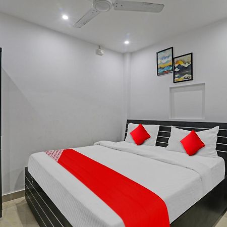 Oyo Flagship 81064 Chaudhary In Hotel โคราฆปุระ ภายนอก รูปภาพ