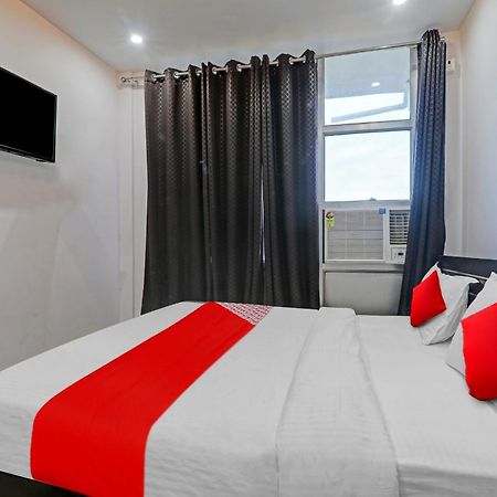 Oyo Flagship 81064 Chaudhary In Hotel โคราฆปุระ ภายนอก รูปภาพ