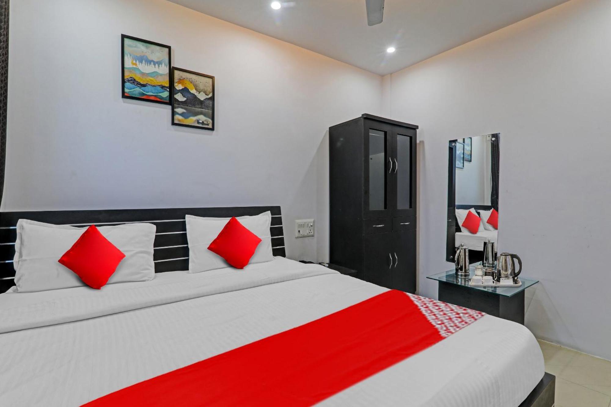 Oyo Flagship 81064 Chaudhary In Hotel โคราฆปุระ ภายนอก รูปภาพ