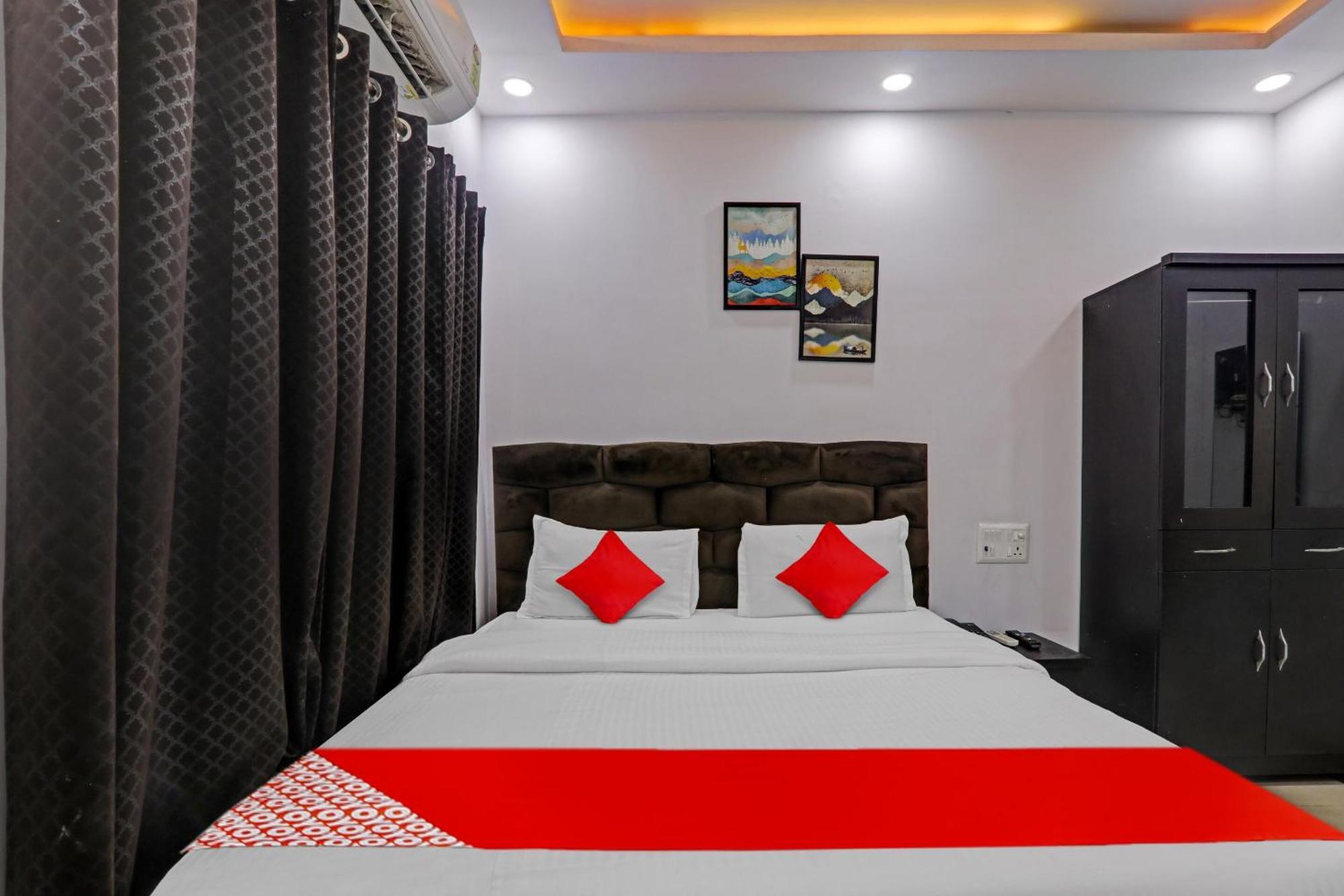 Oyo Flagship 81064 Chaudhary In Hotel โคราฆปุระ ภายนอก รูปภาพ