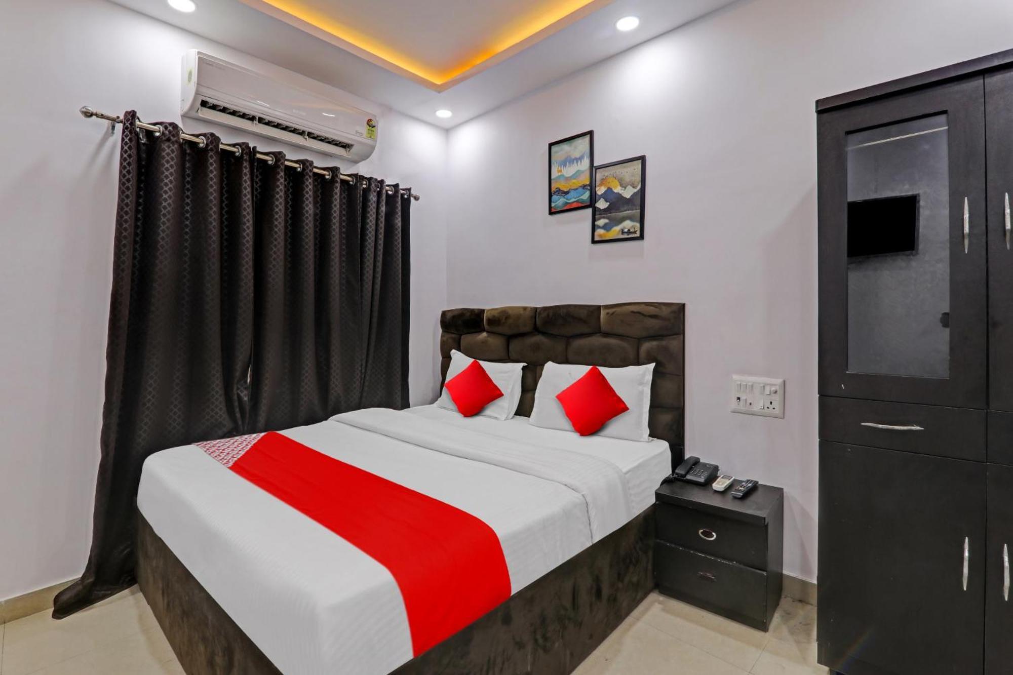 Oyo Flagship 81064 Chaudhary In Hotel โคราฆปุระ ภายนอก รูปภาพ