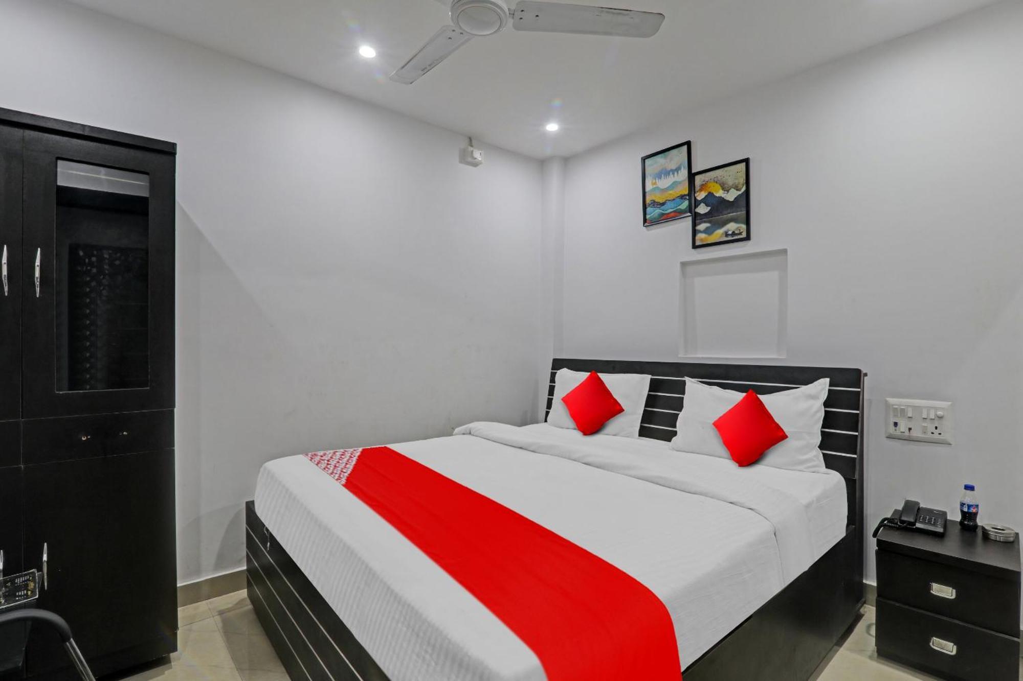 Oyo Flagship 81064 Chaudhary In Hotel โคราฆปุระ ภายนอก รูปภาพ