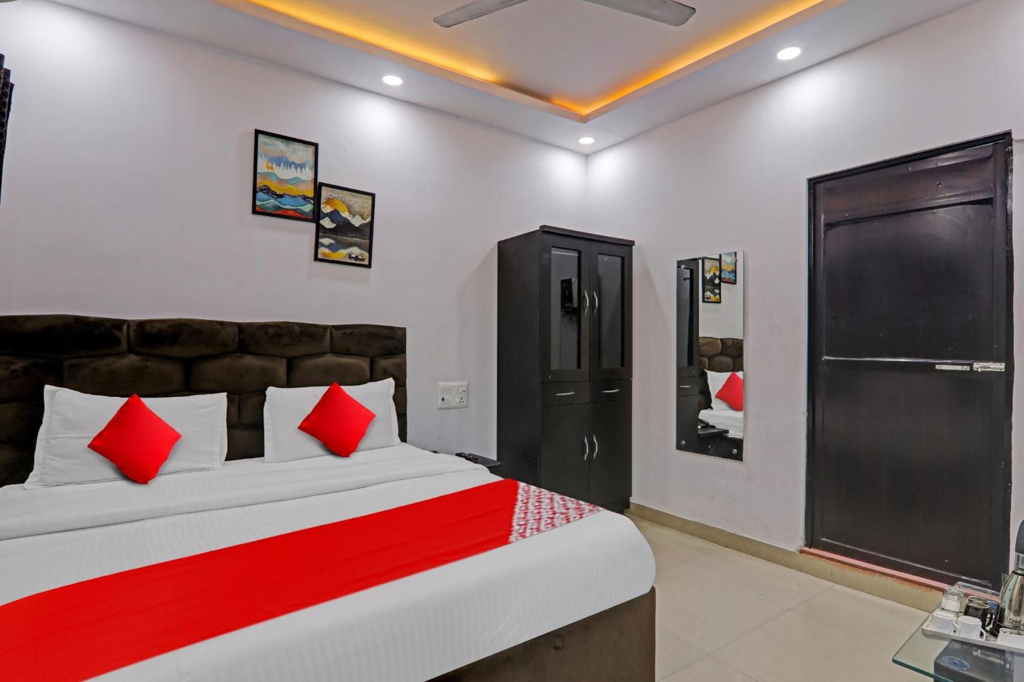 Oyo Flagship 81064 Chaudhary In Hotel โคราฆปุระ ภายนอก รูปภาพ